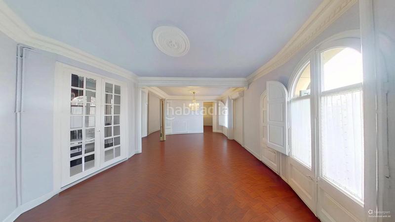 Foto 328c3161-a7b4-4c51-8e0f-3ce06aea0c41. Etagenwohnung mit heizung in Sant Antoni Barcelona