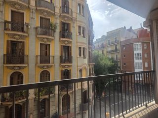 Pis  De la bordeta. Piso a reformar con balc�nterraza en la bordeta