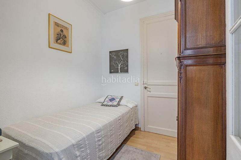 Foto 0be592fe-5d86-4203-9d75-7b1ee964295b. Pis a Raval Barcelona