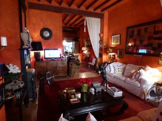 Masia en Carrer nou 31. Casa de pueblo grande y muy original