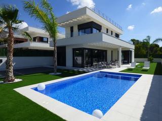 Casa en Carrer atenas 6. Excelente villa de estilo moderno