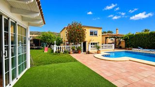 Casa  Serra de la fontfreda. Precioso chalet independiente con piscina privada