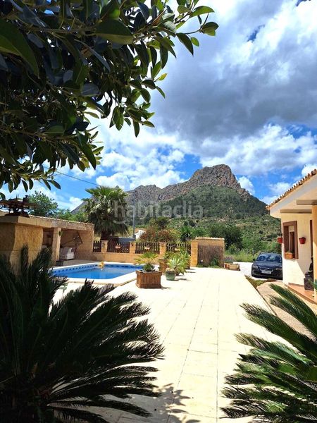 Foto 0ab52696-0a1e-4956-bd90-769491b10152. Casa amb piscina a Relleu