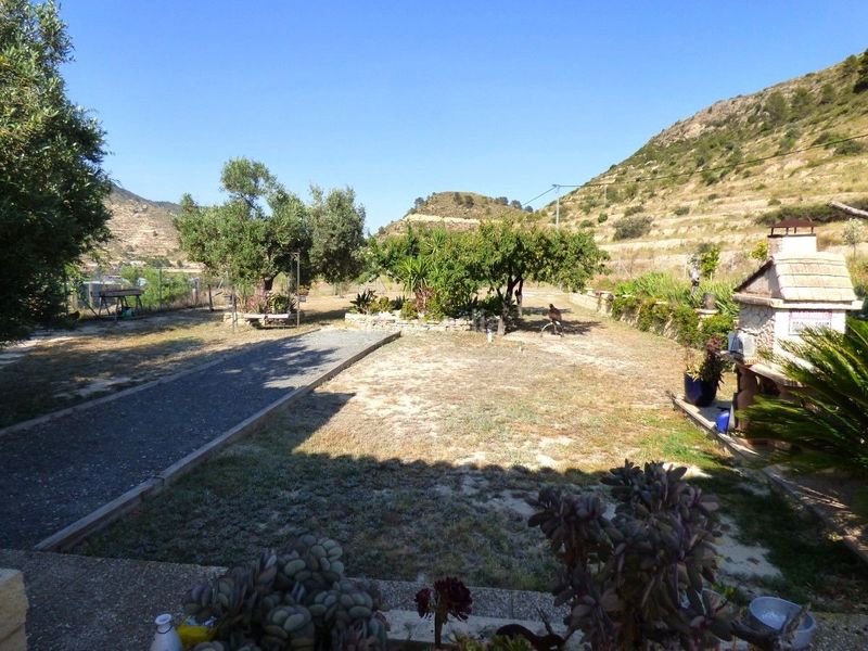 Foto acebc889-2d48-4253-aa41-0b423fae5e36. Casa amb piscina a Relleu