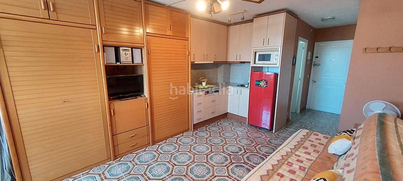 Foto b5abdd55-076e-49cb-9e0a-c4b7ddf331f7. Estudi amb piscina a Passeig Marítim Miami Platja