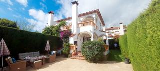 Maison jumelée  Carrer de ramon berenguer iv. Encantadora casa pareada 3 kms playa