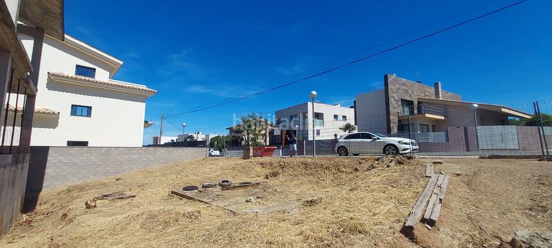 Foto 388f571b-0e60-4bda-af51-5b25add52000. Terreny residencial a carrer llevant 9 a Riudoms