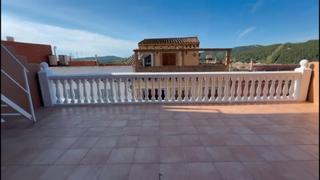 Casa  Barrio olleria. Casa con dos terrazas y patio