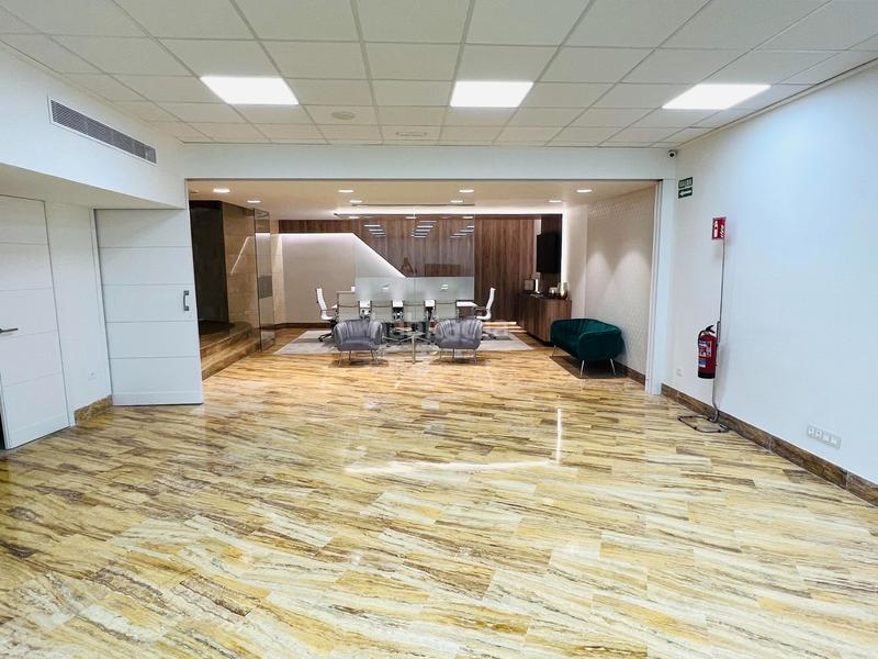 Foto ca0cf0bd-bdca-4417-8421-a77e51bc7adb. Geschäftsraum in Onda