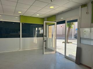 Location Local commercial à Sant Andreu de la Barca. Oportunidad única! local en alquiler en zona privilegiada