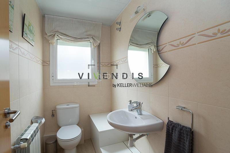 Foto 2ca42cf5-2312-40b6-bfc0-f65efba58e44. Casa amb calefacció aparcament a Piera