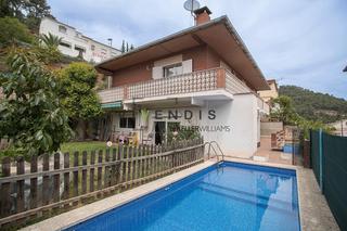 Casa a Vallirana. Casa con encanto en la soleia  tranquilidad y espacio para dos f