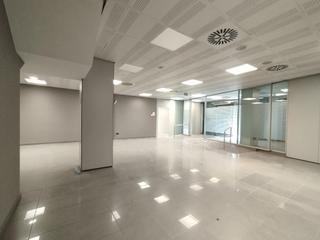 Location Local commercial à Sant Andreu de la Barca. Amplio local comercial en zona céntrica de sant andreu de la bar