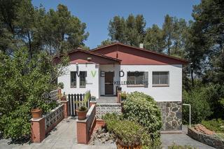 Casa a Corbera de Llobregat. Casa de ensueo con piscina en un entorno de total tranquilidad