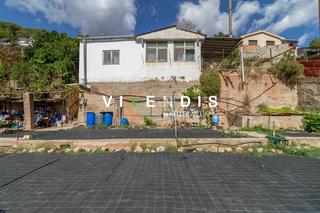 Terreny residencial a Vallirana. Parcela en vallirana de 435 m con construcción a reformar y vist
