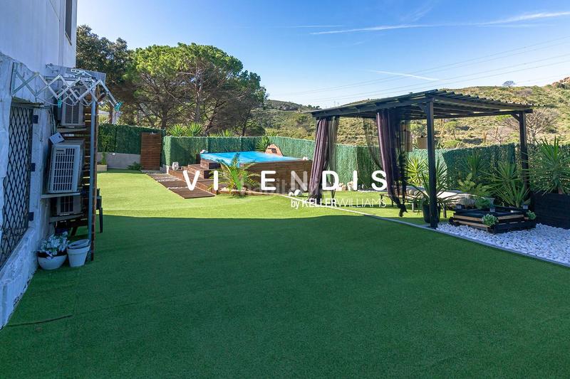 Foto 4e067789-82ad-4680-8bbb-d81dc48a1020. Casa con parcheggio in Castellví de Rosanes