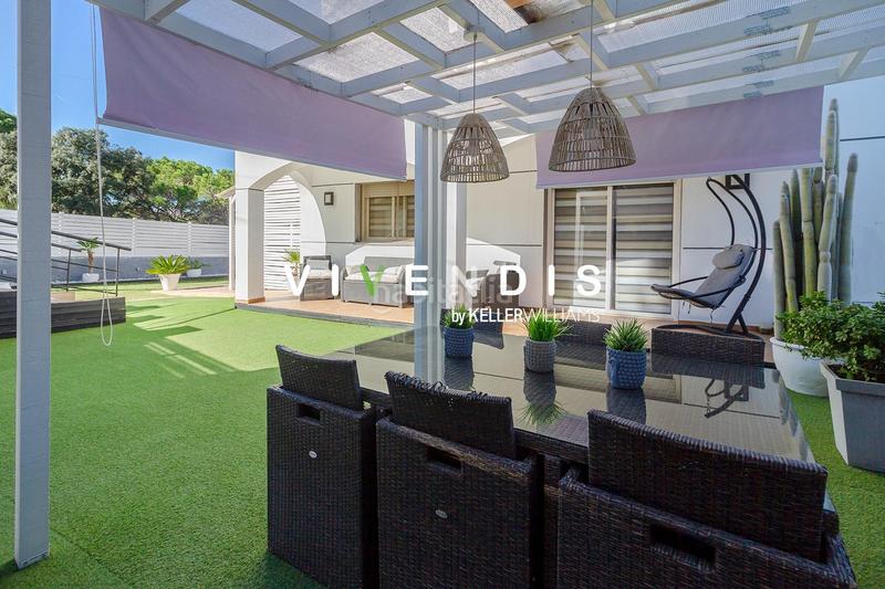 Foto 7a8108c2-ca59-4075-a746-d82c3d4ac020. Casa con parcheggio in Castellví de Rosanes