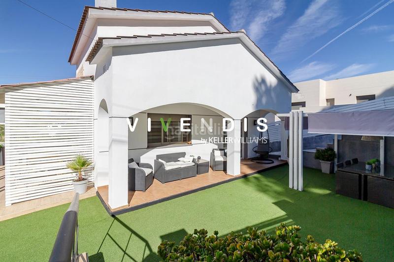 Foto da488655-dd3b-4f16-bc84-9fae0cb4efd6. Casa con parcheggio in Castellví de Rosanes