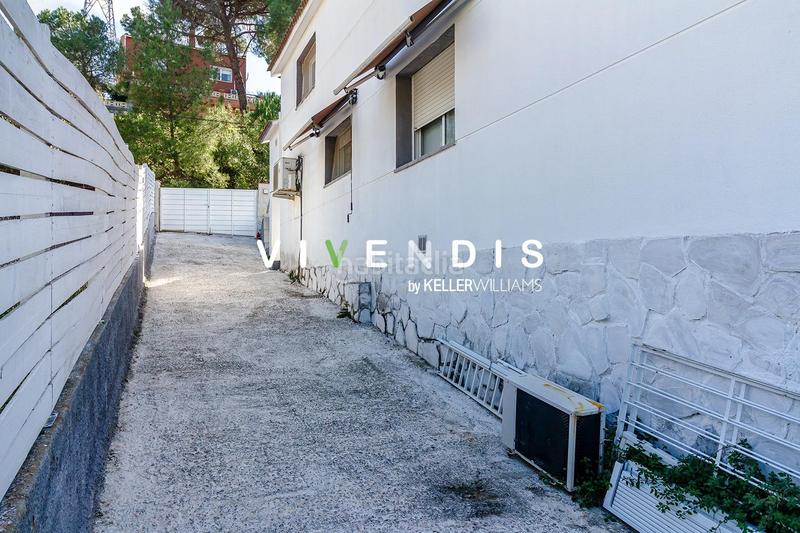 Foto e8667140-f51f-4370-a631-97b839767265. Casa con parcheggio in Castellví de Rosanes