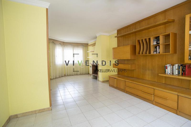 Foto 13d356e5-cff9-4f3d-a5cb-e026a5c14209. Casa adossada amb aparcament a Sant Andreu de la Barca