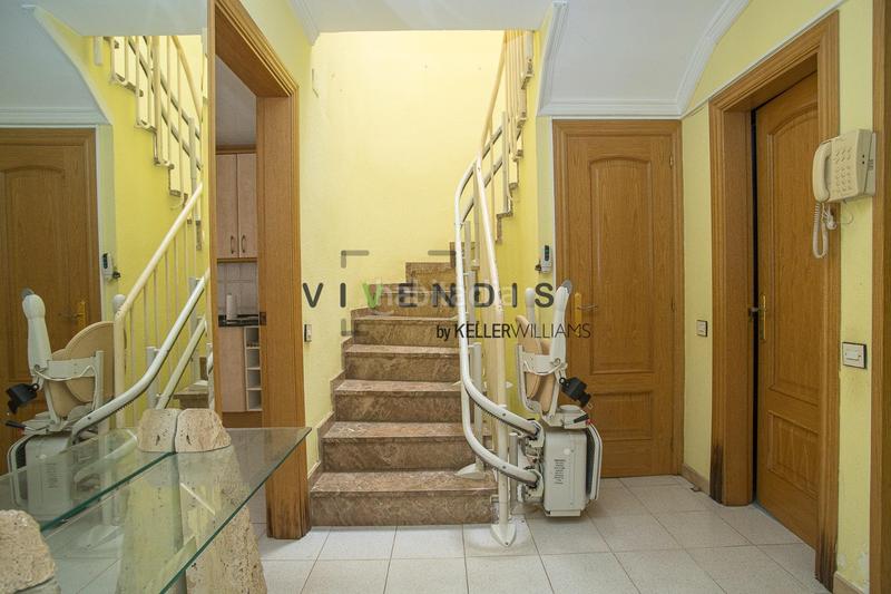 Foto 15b860c8-6980-41ba-9878-47e3c3560826. Casa adossada amb aparcament a Sant Andreu de la Barca