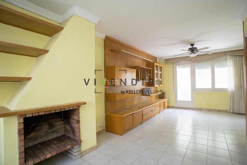 Foto 40cdb788-330a-4399-828b-fe8236af8475. Casa adossada amb aparcament a Sant Andreu de la Barca