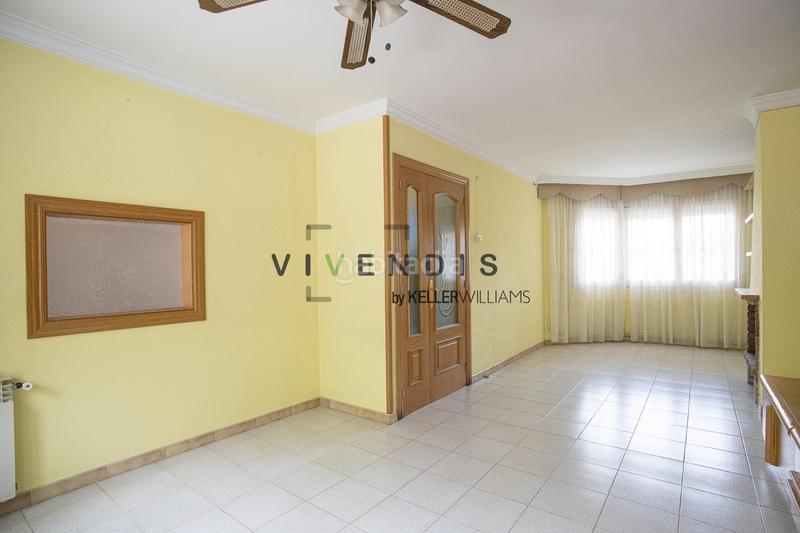 Foto 531f7440-dbfe-4403-acc4-bf9f1047371e. Casa adossada amb aparcament a Sant Andreu de la Barca