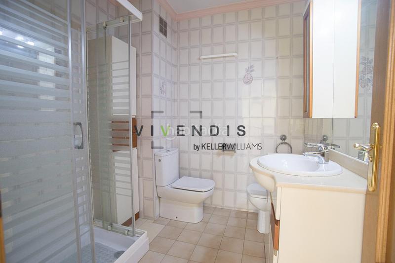 Foto 92c973d1-262f-4624-83eb-d06b29cd7a40. Casa adossada amb aparcament a Sant Andreu de la Barca