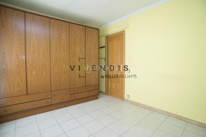 Foto b3f041ef-8d21-479f-b89b-489ec91c29fb. Casa adossada amb aparcament a Sant Andreu de la Barca