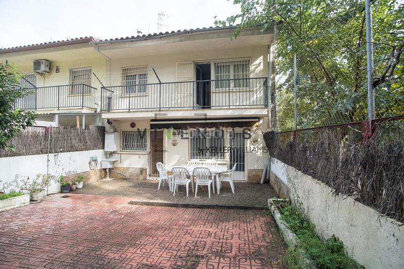 Foto bf14e2e5-6f00-4a65-9a9f-856ca199262e. Casa adossada amb aparcament a Sant Andreu de la Barca