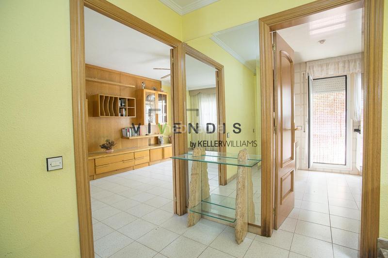 Foto ce178dd6-660d-4096-8381-b95cbd27c5a3. Casa adossada amb aparcament a Sant Andreu de la Barca