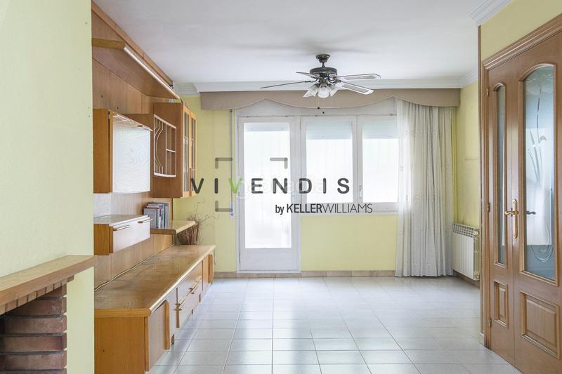 Foto df805efc-9945-446f-81a5-ea612fc0c007. Casa adossada amb aparcament a Sant Andreu de la Barca