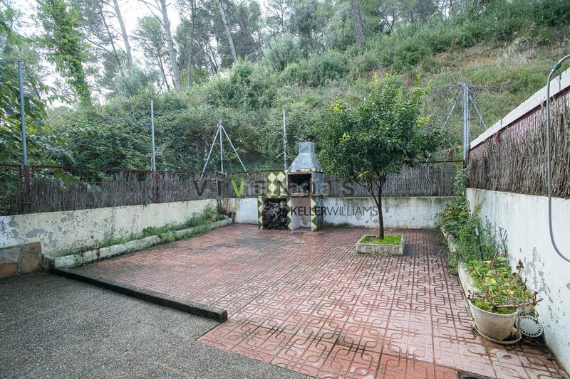 Foto f0933649-21fd-4408-a3dc-ad9a0ada3d6f. Casa adossada amb aparcament a Sant Andreu de la Barca