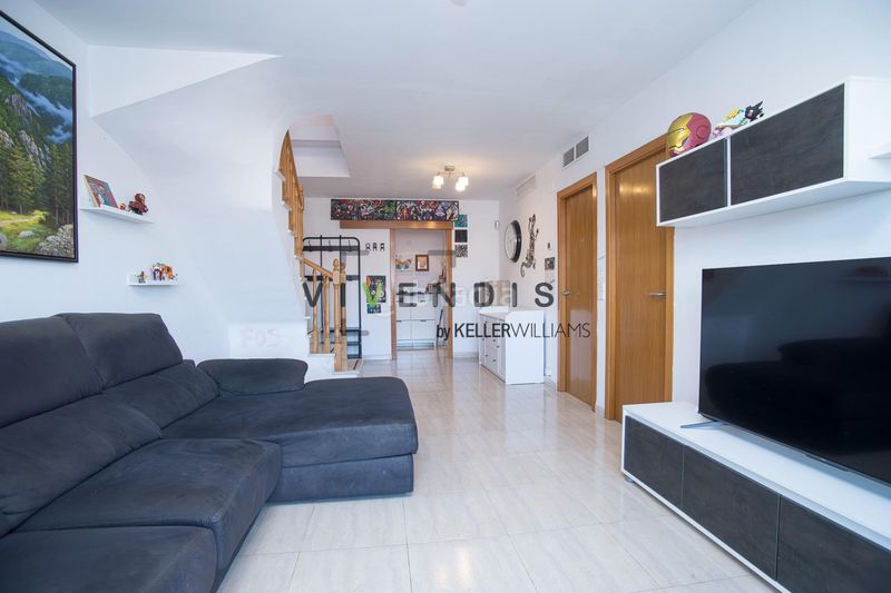 Foto 1255a6b3-f153-4e70-8892-5249700a9ff9. Dúplex amb aparcament a Ca n´Oriol Rubí