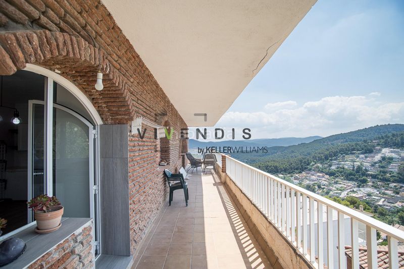 Foto 07313a8f-f679-4609-b7ad-6c67e9f09810. Casa amb aparcament a Corbera de Llobregat