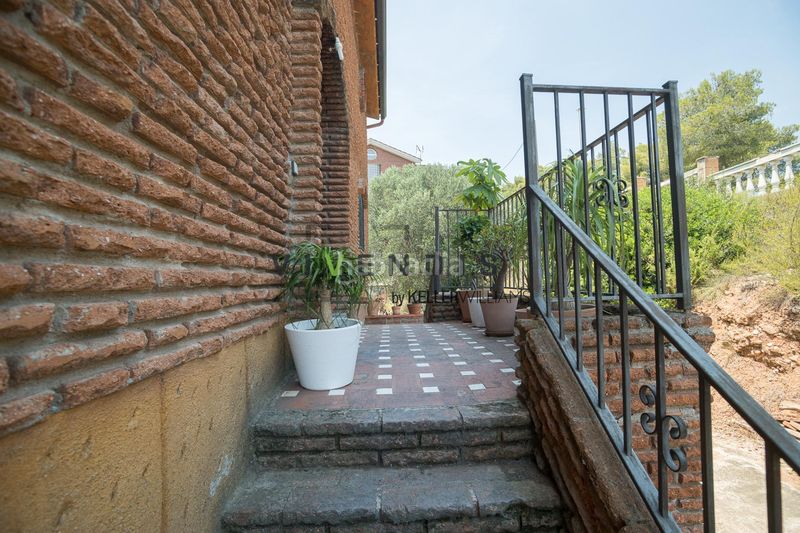 Foto 7339caa8-b860-47b9-82ad-4de6294c1c75. Casa amb aparcament a Corbera de Llobregat