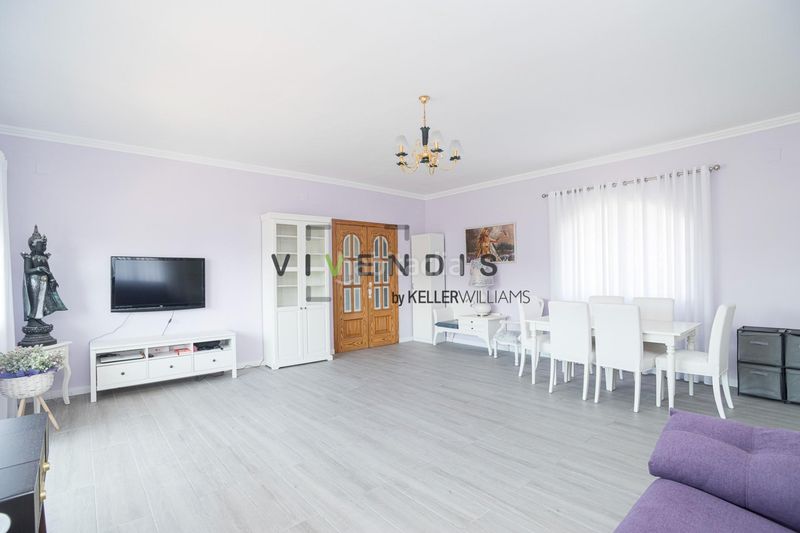 Foto a6efae17-e1ce-4b0f-bbf6-f9c9fc19f65a. Casa amb aparcament a Corbera de Llobregat