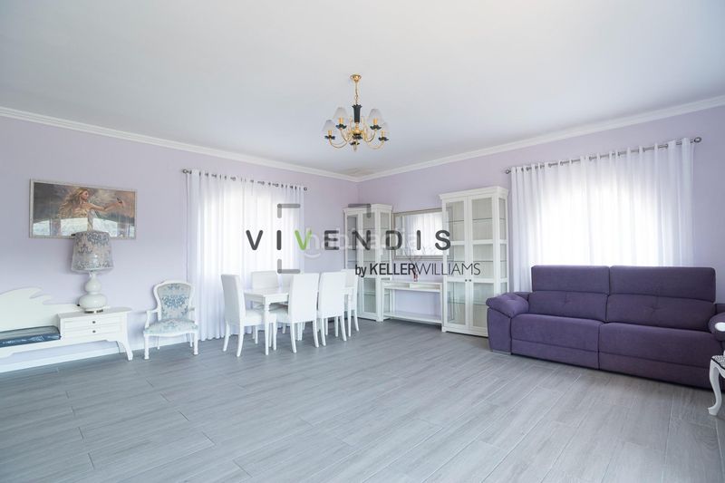 Foto bea8108c-4214-4857-9ff3-64f296a222a5. Casa amb aparcament a Corbera de Llobregat
