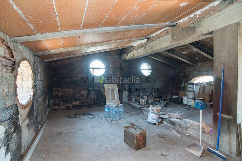 Foto ef561663-d551-48e2-8ff8-e32d244d353b. Casa amb aparcament a Corbera de Llobregat