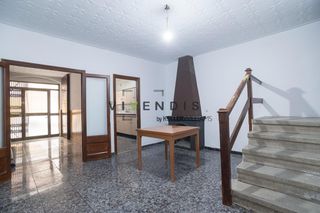 House in Sant Andreu de la Barca. Casa de pueblo de 1900 en el centro de sant andreu de la barca