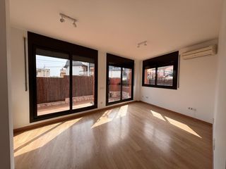 Rent Flat in Sant Andreu de la Barca. Piso en alquiler de 2 habitaciones con terraza  listo para entra