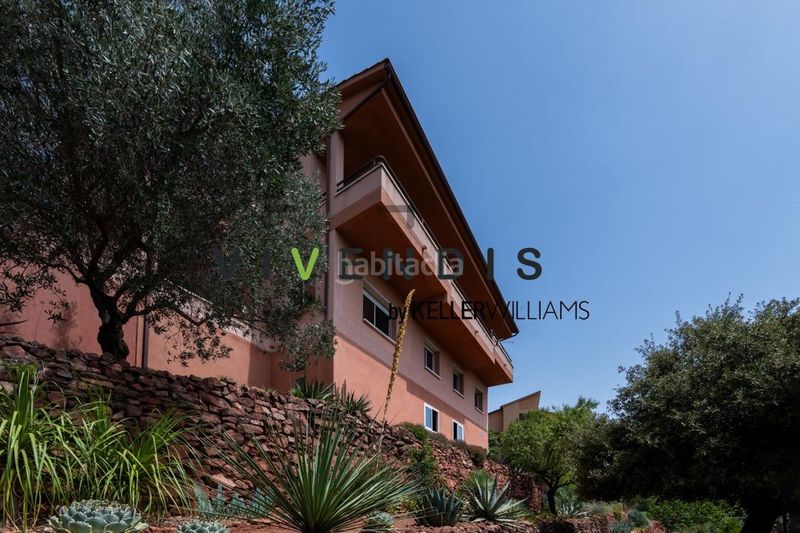 Foto 75901626-28c9-4454-9be3-861e15b27fc2. Casa amb aparcament piscina a Corbera de Llobregat