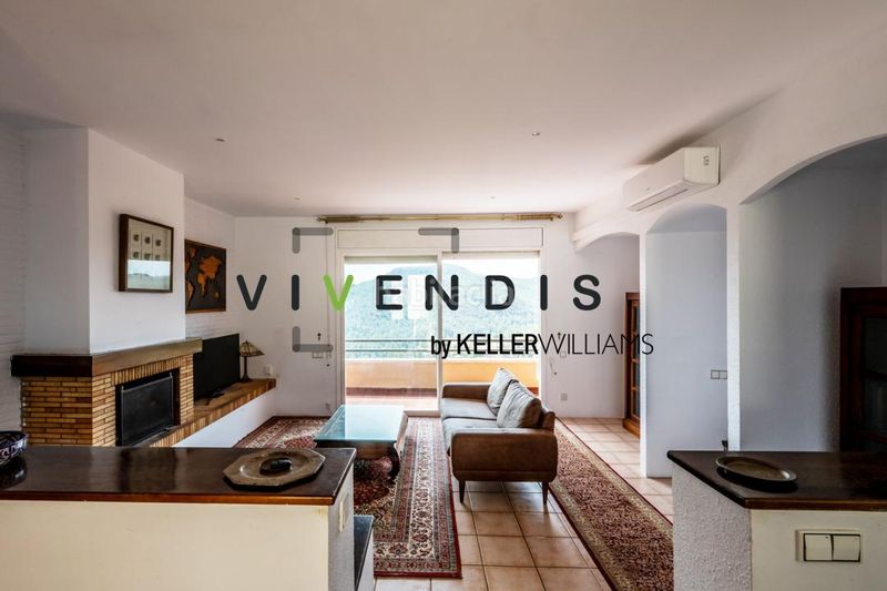 Foto f0c4e6a3-9f0d-43e9-9753-e30ae6d722eb. Casa amb aparcament piscina a Corbera de Llobregat