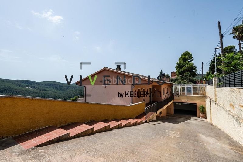 Foto f45b8ff1-b681-4e34-9e86-0e9bf6123553. Casa amb aparcament piscina a Corbera de Llobregat