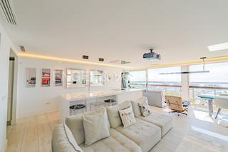 Pis en Avenida del doctor gadea 1. Apasionante sueo moderno frente al mar