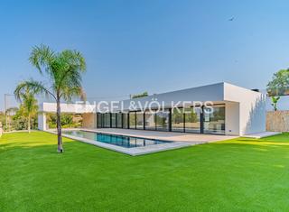 Xalet  Calle de germanies. Villa de ensueño en bonalba alta
