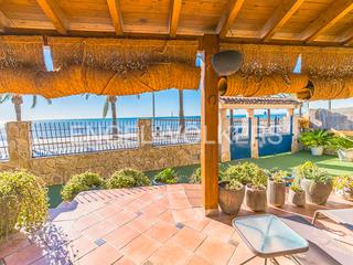 Xalet  Avenida santiago bernabéu. Exclusivo chalet en primera línea de mar en santa pola