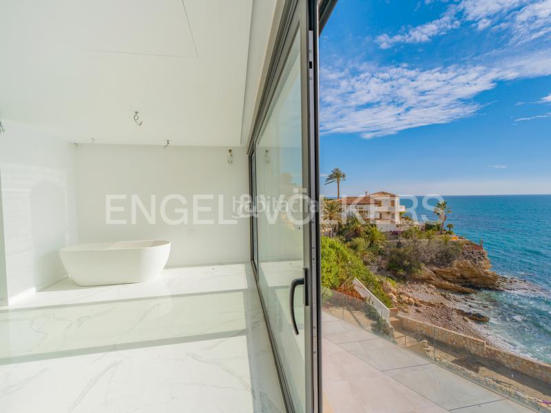 Foto 09bdb937-469e-40e2-9ff9-11ecc1bd1115. Chalet con riscaldamento parcheggio piscina in Pueblo Español-Coveta Fumá Campello (el)