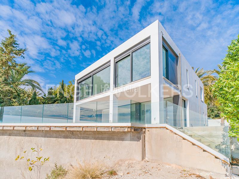 Foto d5f17a99-854a-4bd3-abe9-d00204f50609. Chalet con riscaldamento parcheggio piscina in Pueblo Español-Coveta Fumá Campello (el)