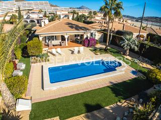 Xalet  Carrer del mati. Acogedora villa con vistas al campo de golf